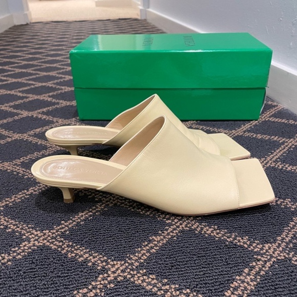Bottega Veneta leather slides mule sandal.